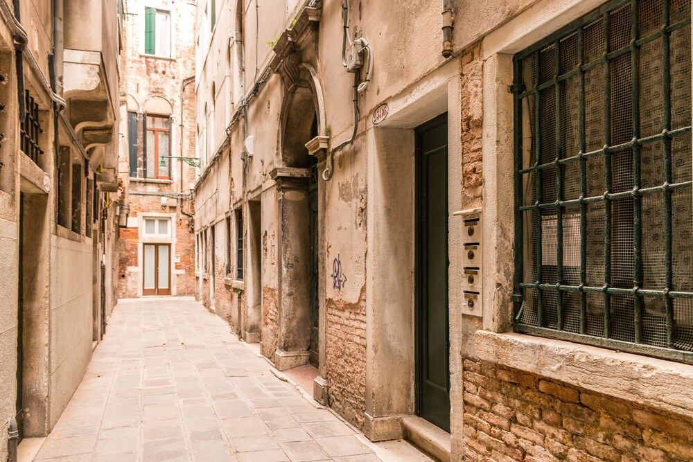 undefined Gold And Red - The Venetian Style 5