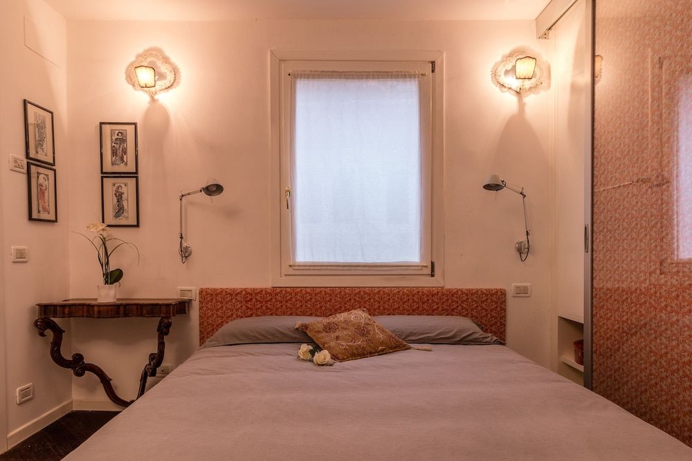 undefined Gold And Red - The Venetian Style 9