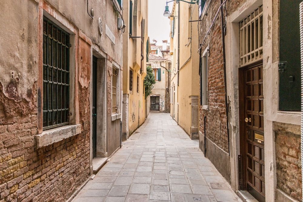 undefined Gold And Red - The Venetian Style 6