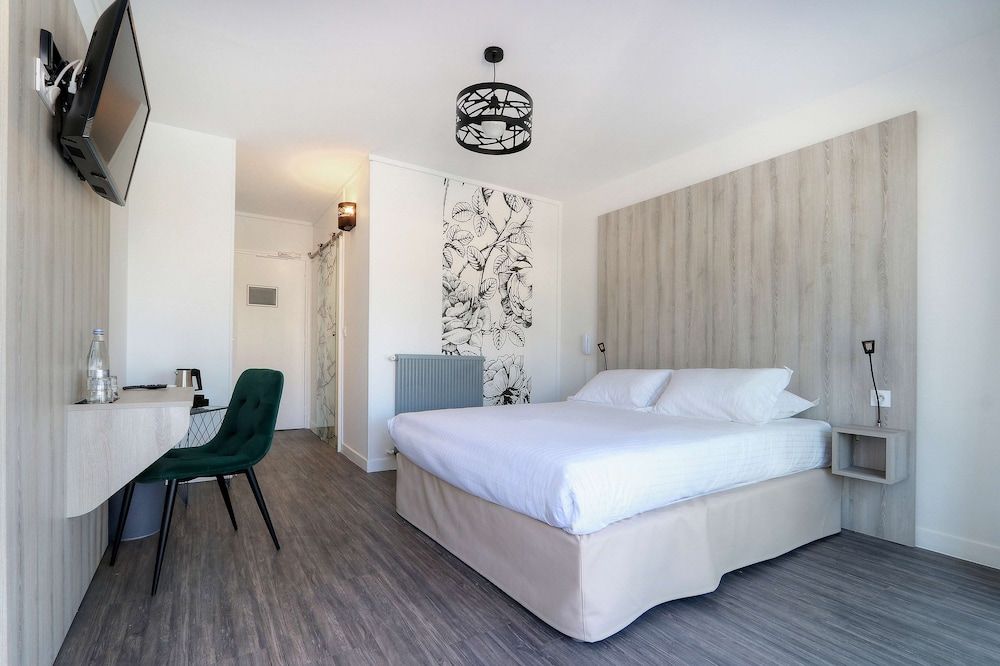 Superior Room, 1 Queen Bed, Terrace, Poolside