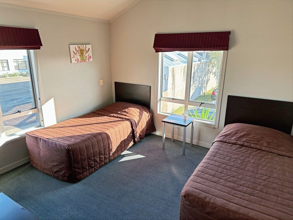 3 Bedroom Apartment with 2 Bathroom, Spa Bath and Full Kitchen