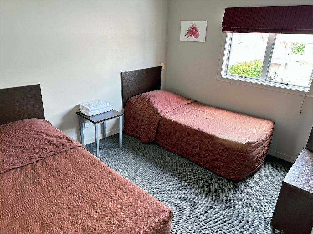 Arena Lodge 3 Bedroom Apartment with 2 Showers and Full Kitchen