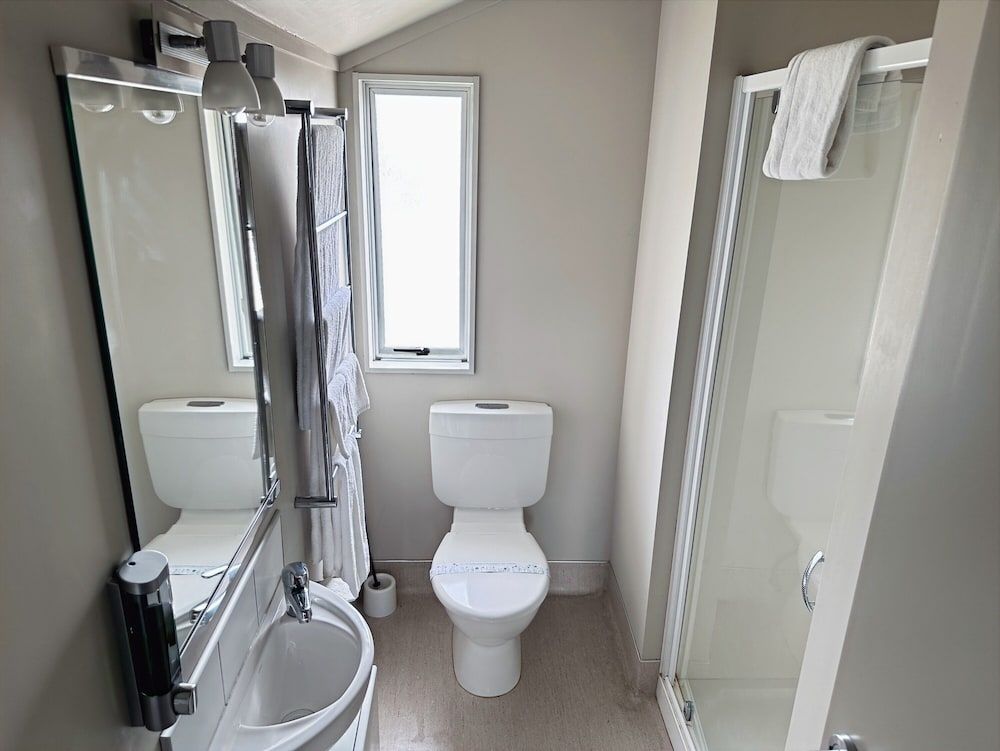 Arena Lodge 3 Bedroom Apartment with 2 Showers and Full Kitchen 6