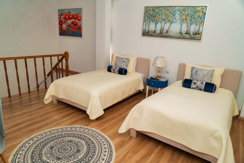 Adamas House Hotel Deluxe Triple Room 2