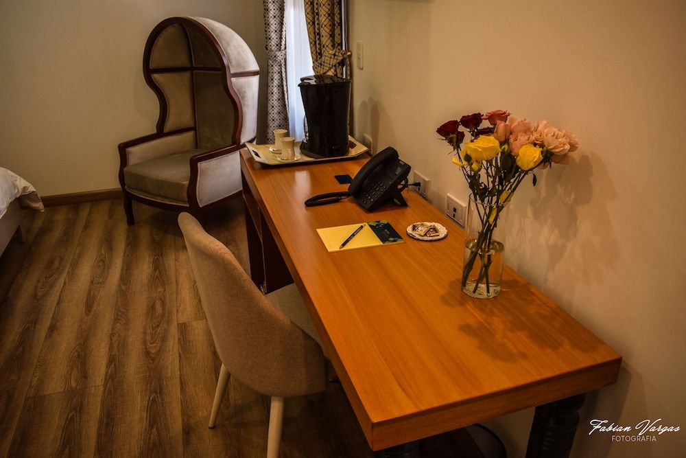 Adamas House Hotel Deluxe Twin Room, Courtyard View 10