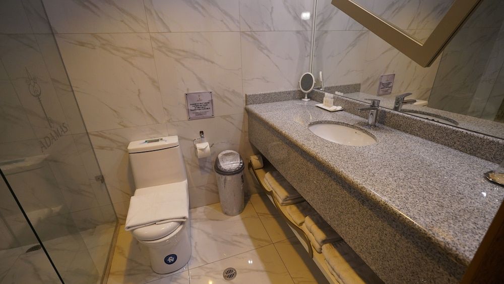 Adamas House Hotel Deluxe Triple Room 4