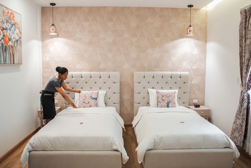 Adamas House Hotel Deluxe Twin Room, Courtyard View