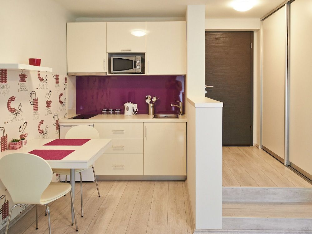 Design Studios SVI-MI Deluxe Studio (2) 6