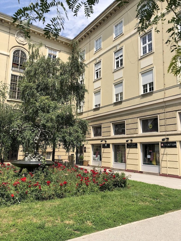 undefined Design Studios SVI-MI 4