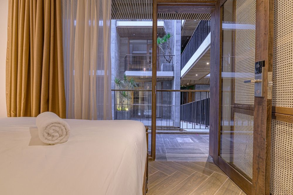 Le Boutique Danang Deluxe Twin Room 11