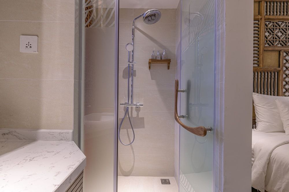 Le Boutique Danang Deluxe Twin Room 9