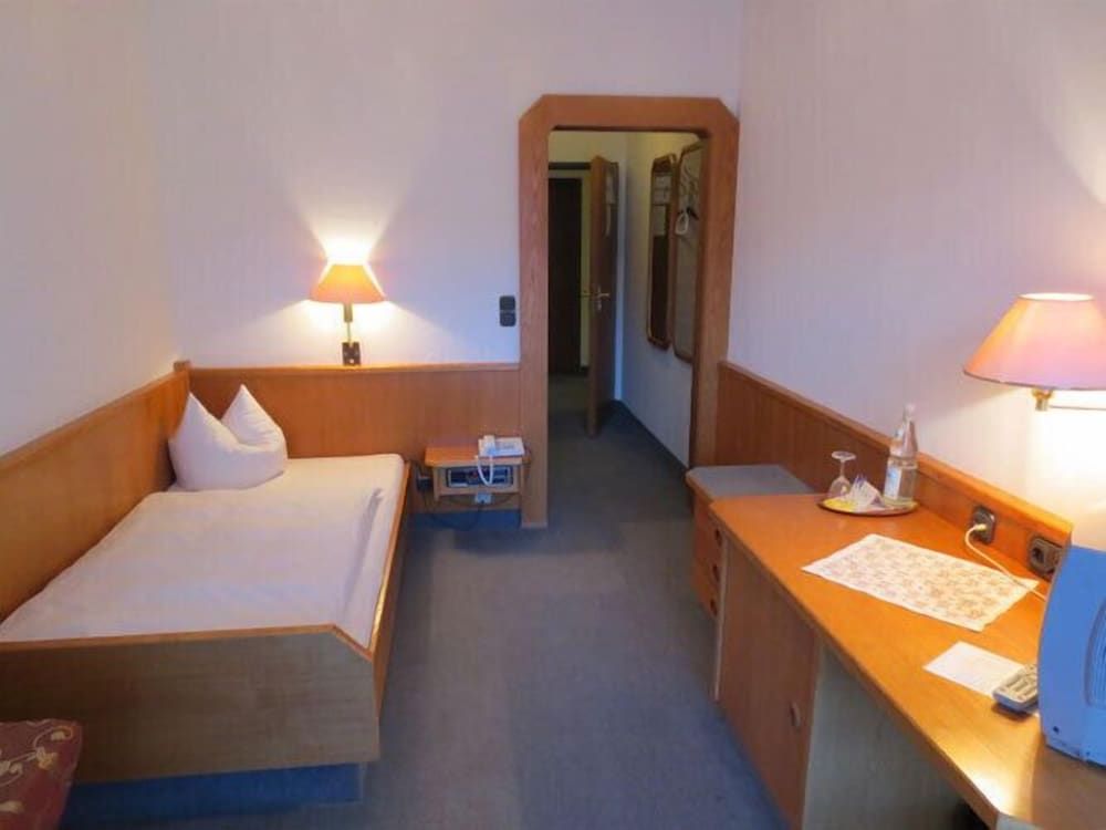 Hotel Krone Single Room, Balcony 3