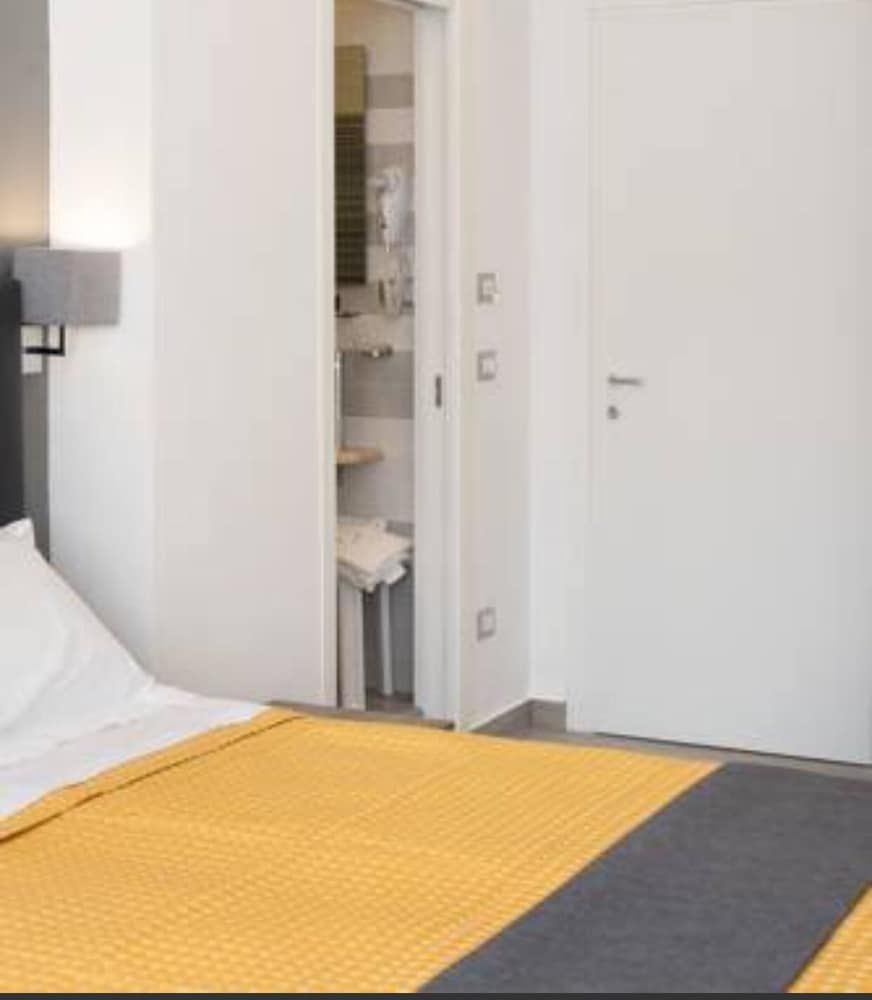 Toledo one Double or Twin Room, City View 3