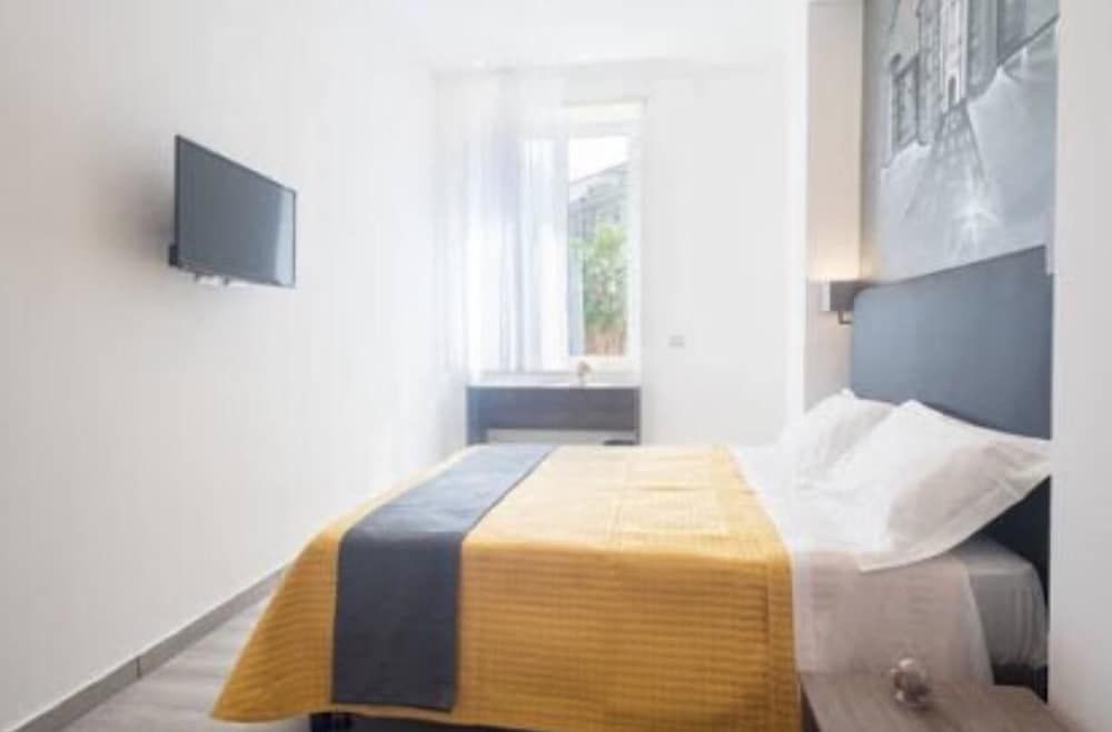 Toledo one Double or Twin Room, City View 2