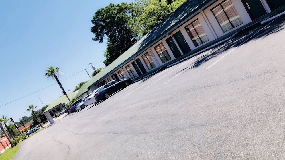 undefined Relax Inn 6