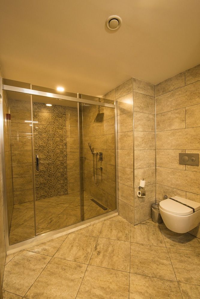 New Garden Hotel Deluxe Suite, City View 5