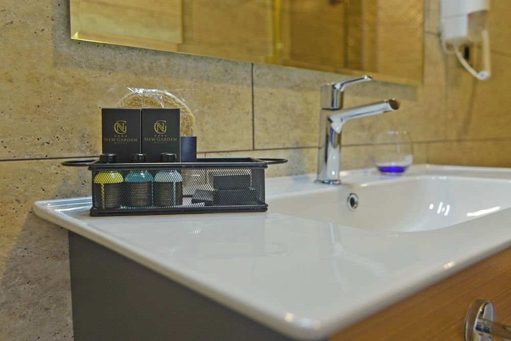 New Garden Hotel Deluxe Suite, City View 2