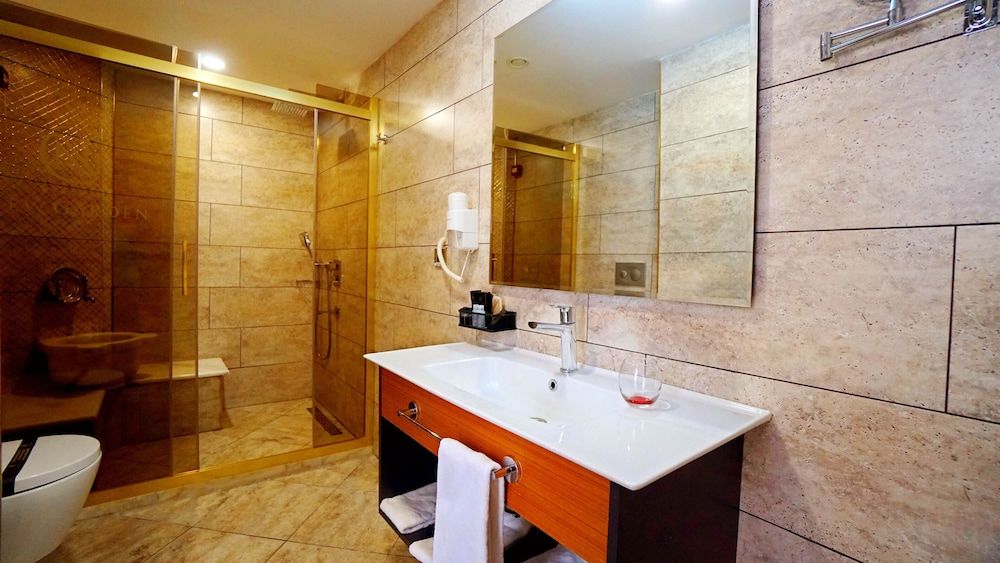 New Garden Hotel Standard Single Room, City View 10