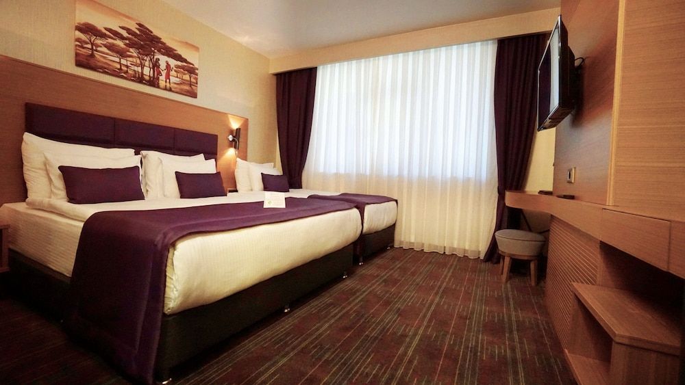 Standard Triple Room, City View