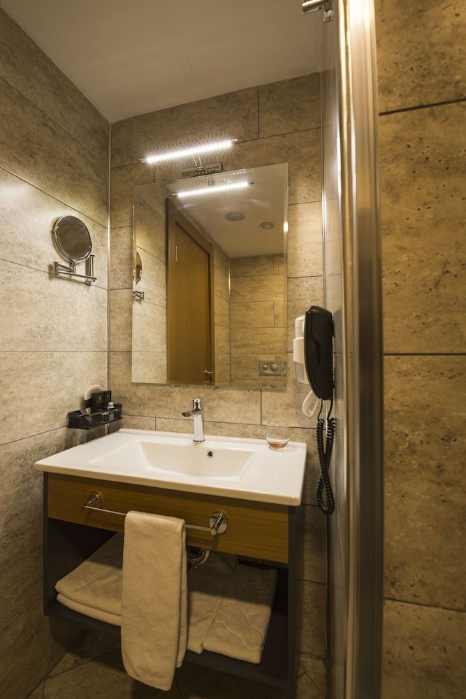 New Garden Hotel Standard Single Room, City View 11