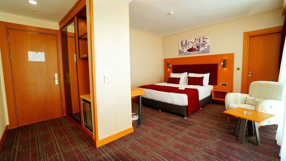 New Garden Hotel Standard Single Room, City View