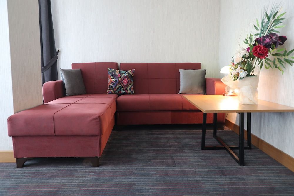 New Garden Hotel Deluxe Suite, City View 8