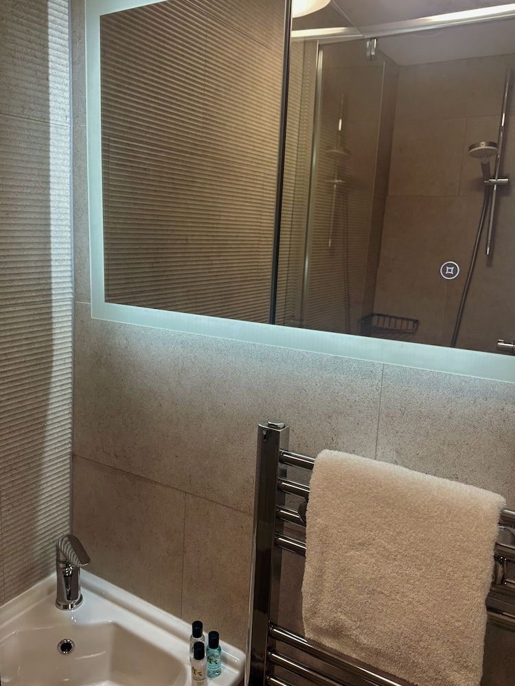 The Corbet Arms Standard Twin Room, Ensuite, River View 21