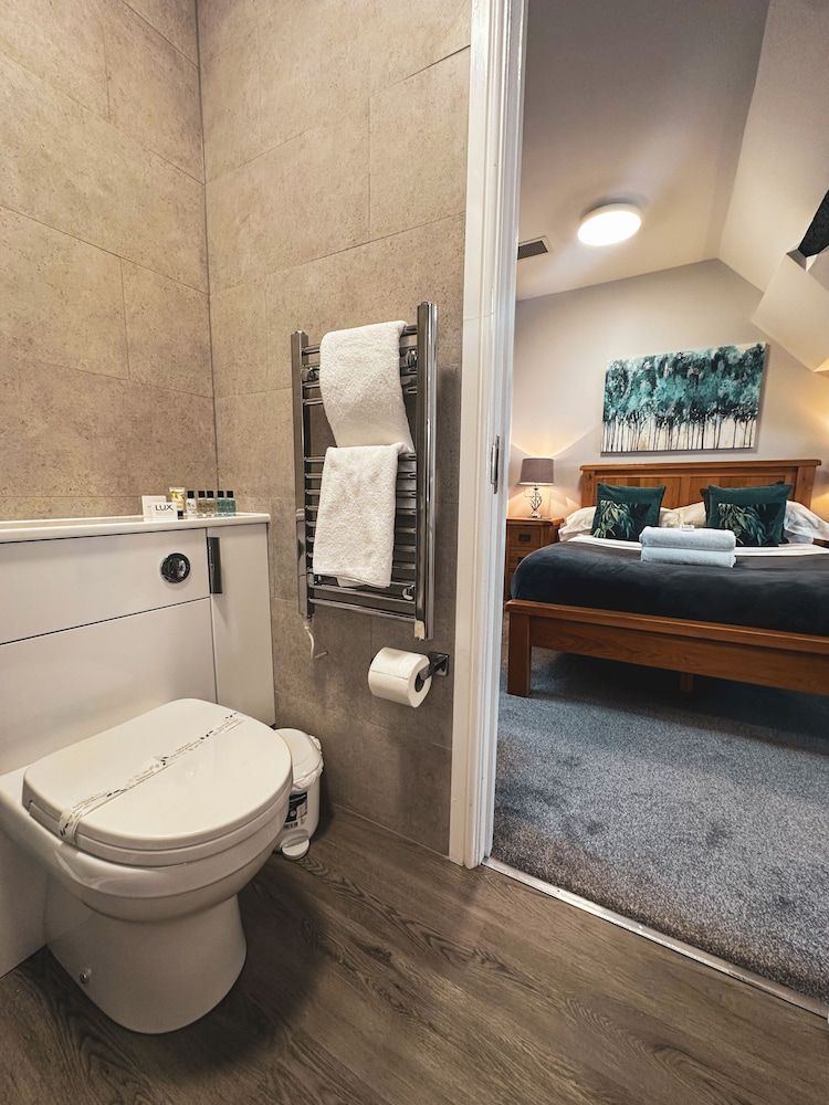 The Corbet Arms Superior Double Room, Ensuite, River View 3