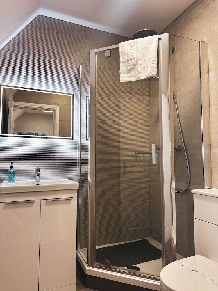 The Corbet Arms Superior Double Room, Ensuite, River View 2