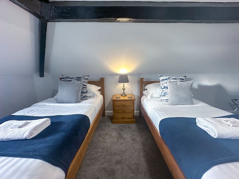 The Corbet Arms Standard Twin Room, Ensuite, River View 7