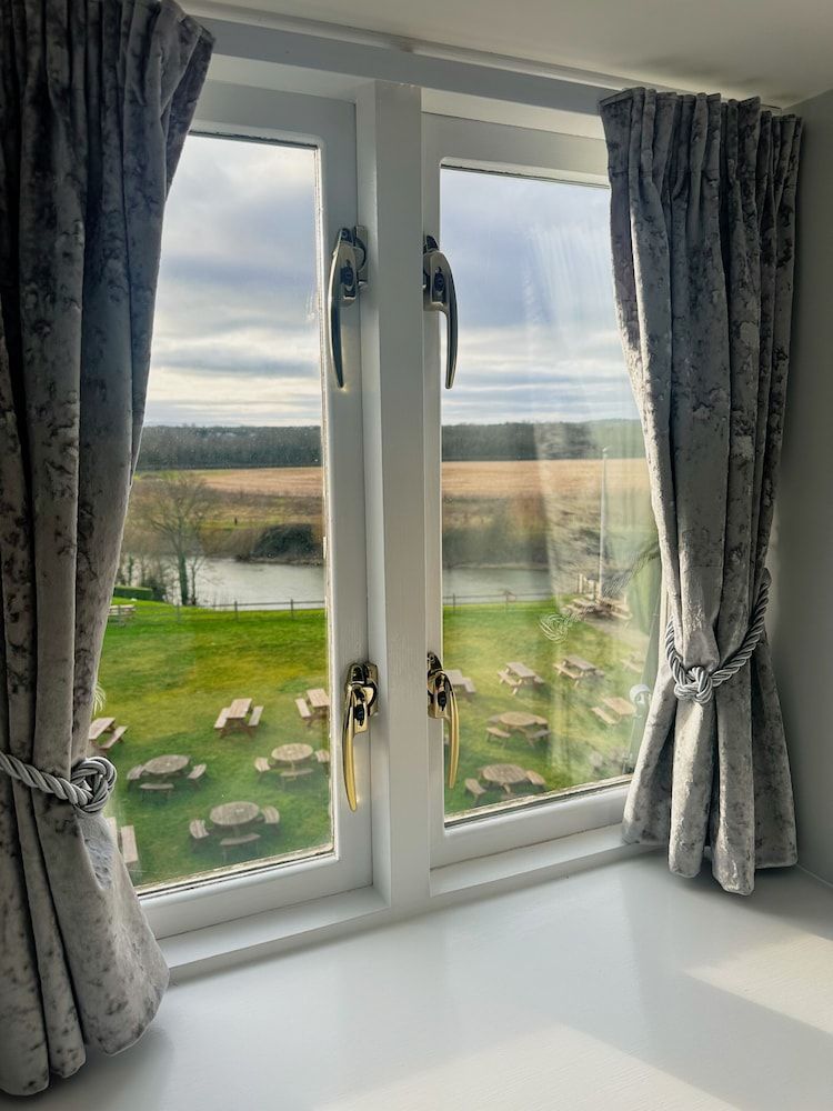 The Corbet Arms Standard Twin Room, Ensuite, River View 24