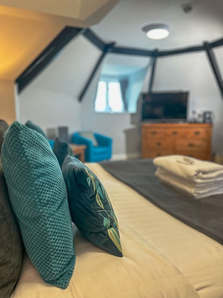 The Corbet Arms Superior Double Room, Ensuite, River View 6