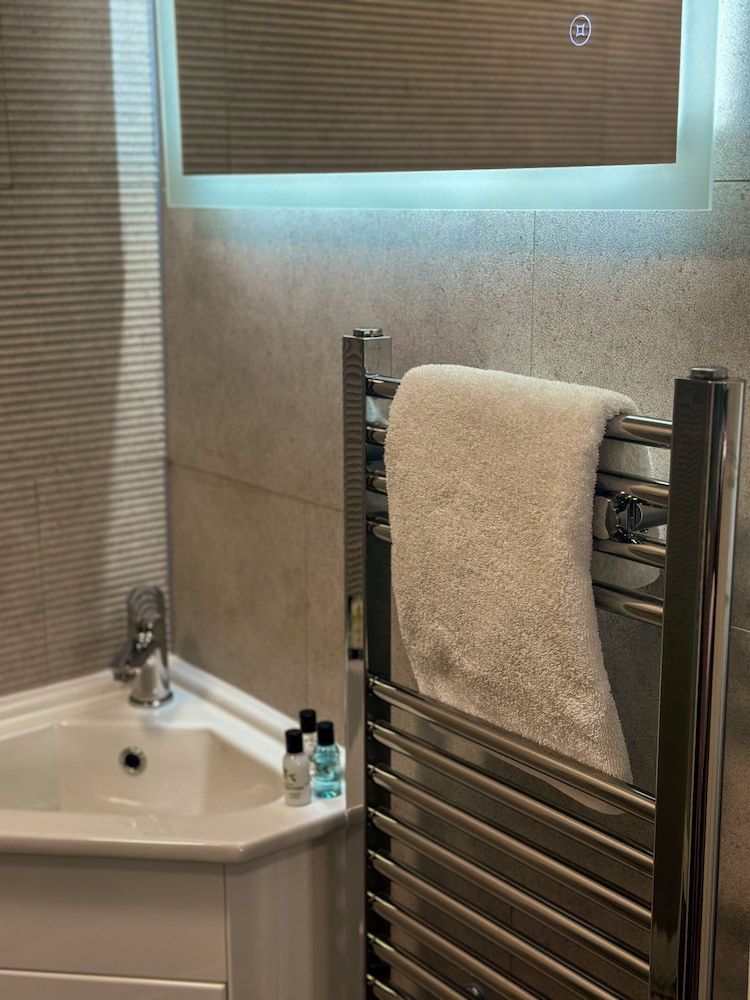 The Corbet Arms Standard Twin Room, Ensuite, River View 20