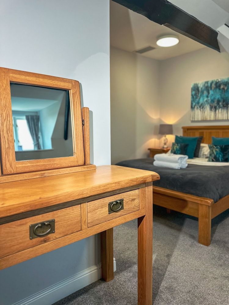 The Corbet Arms Superior Double Room, Ensuite, River View 4