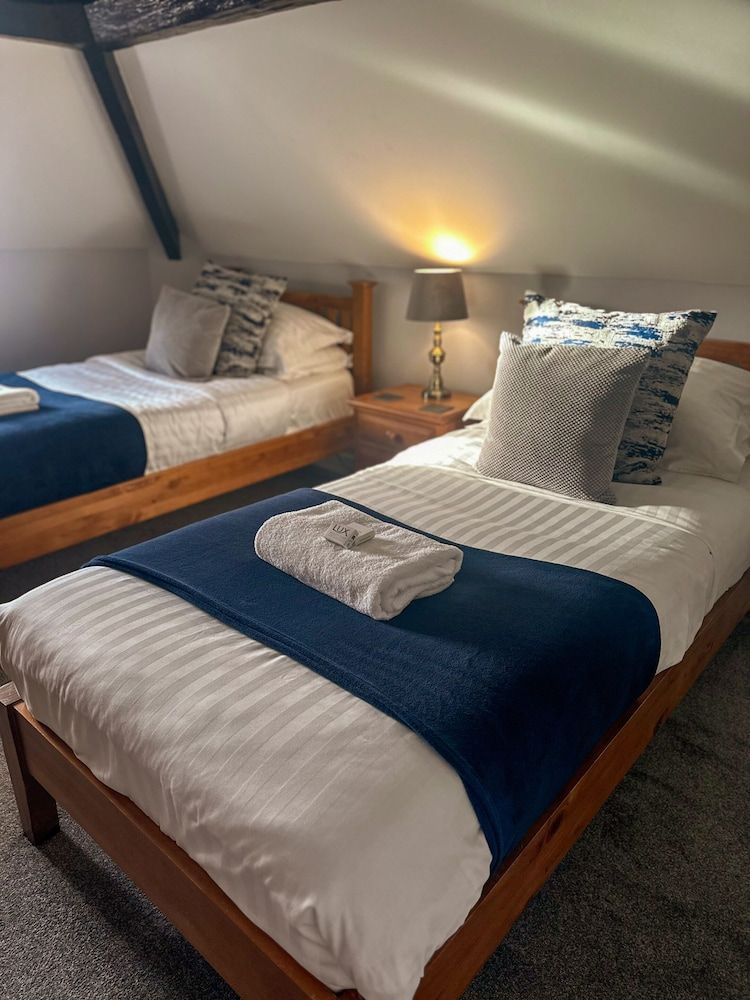 The Corbet Arms Standard Twin Room, Ensuite, River View 12