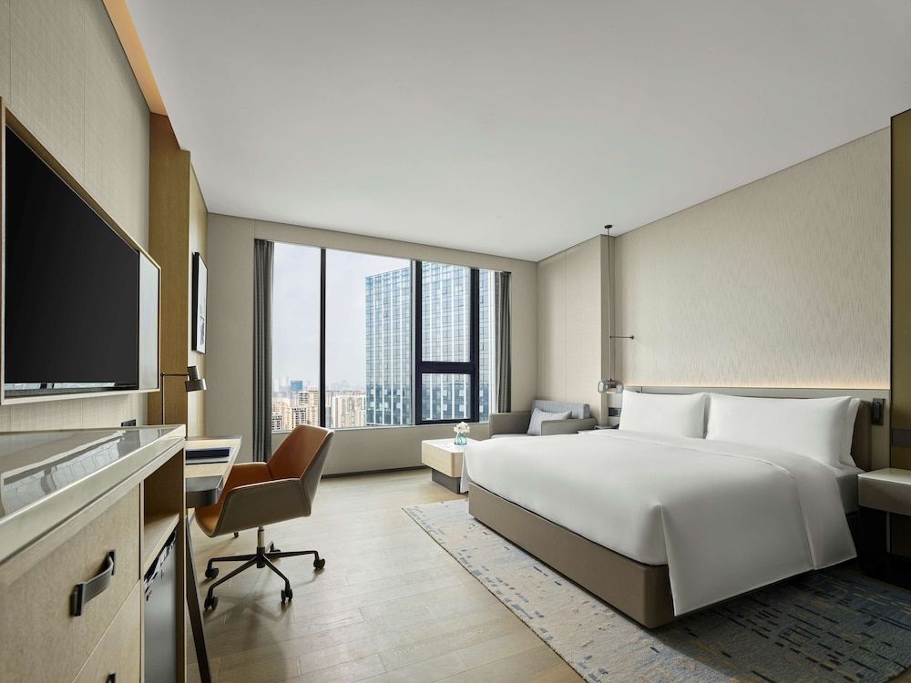 Deluxe Room, 1 King Bed (High Floor)