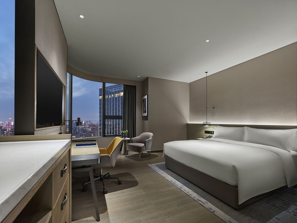 Deluxe Room, 1 King Bed (270D Skyline)