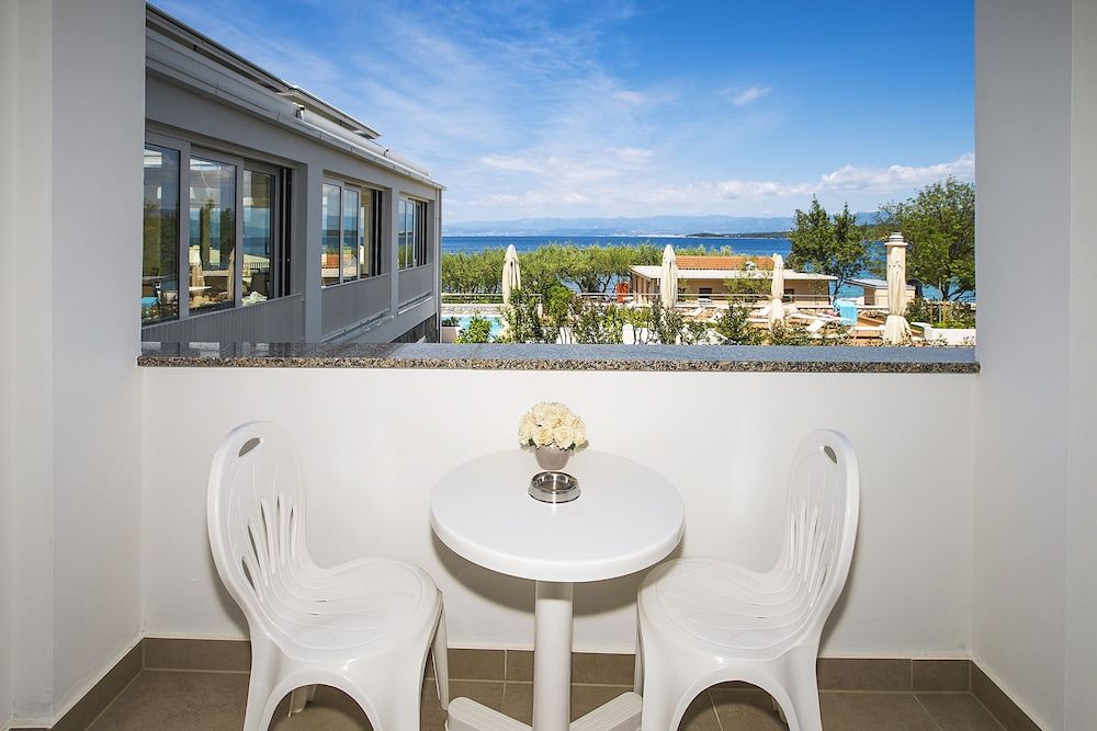 Standard Double Room, Balcony, Park View