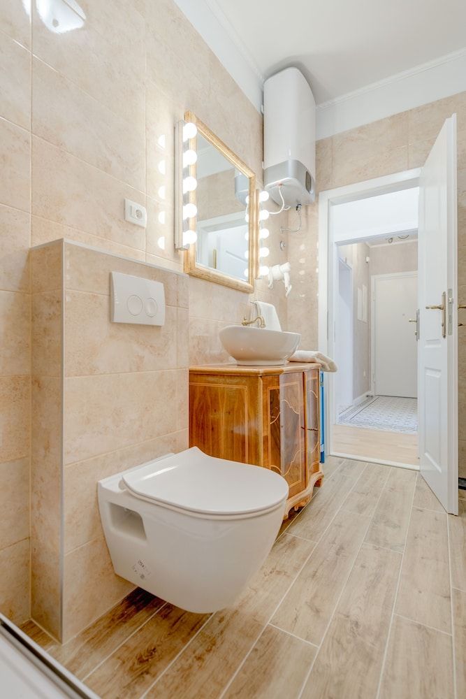 Le Monde Luxury Accommodation Premier Double Room, Courtyard View 13