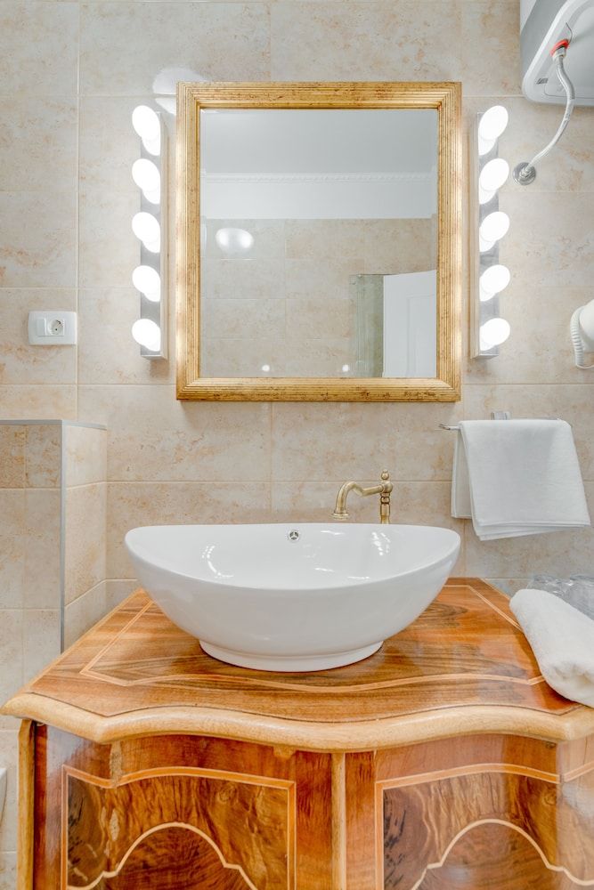 Le Monde Luxury Accommodation Premier Double Room, Courtyard View 12