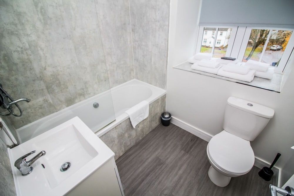 The Saxon Inn Deluxe Room, Multiple Beds 7