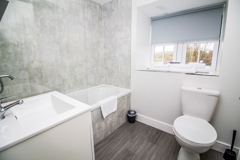 The Saxon Inn Deluxe Room, Multiple Beds 6