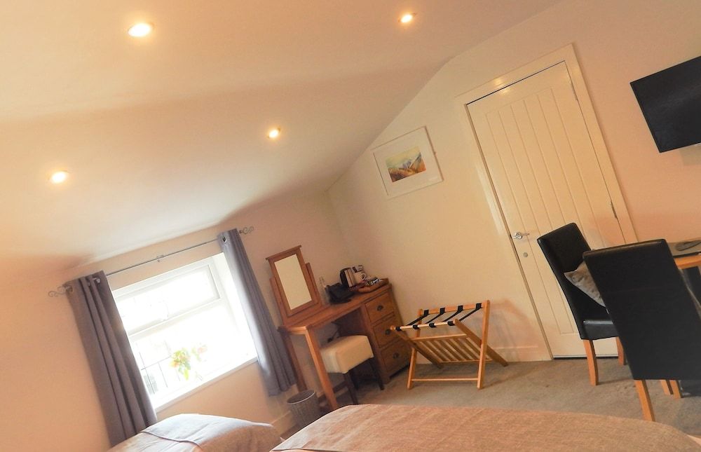 The Saxon Inn Deluxe Triple Room, Multiple Beds 2