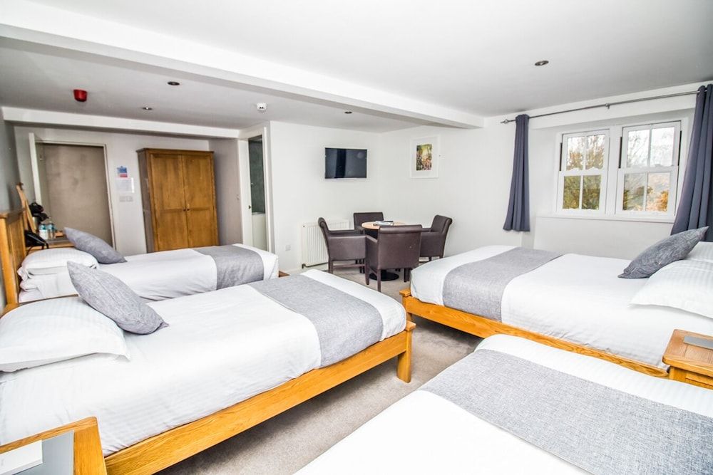 The Saxon Inn Deluxe Room, Multiple Beds 4
