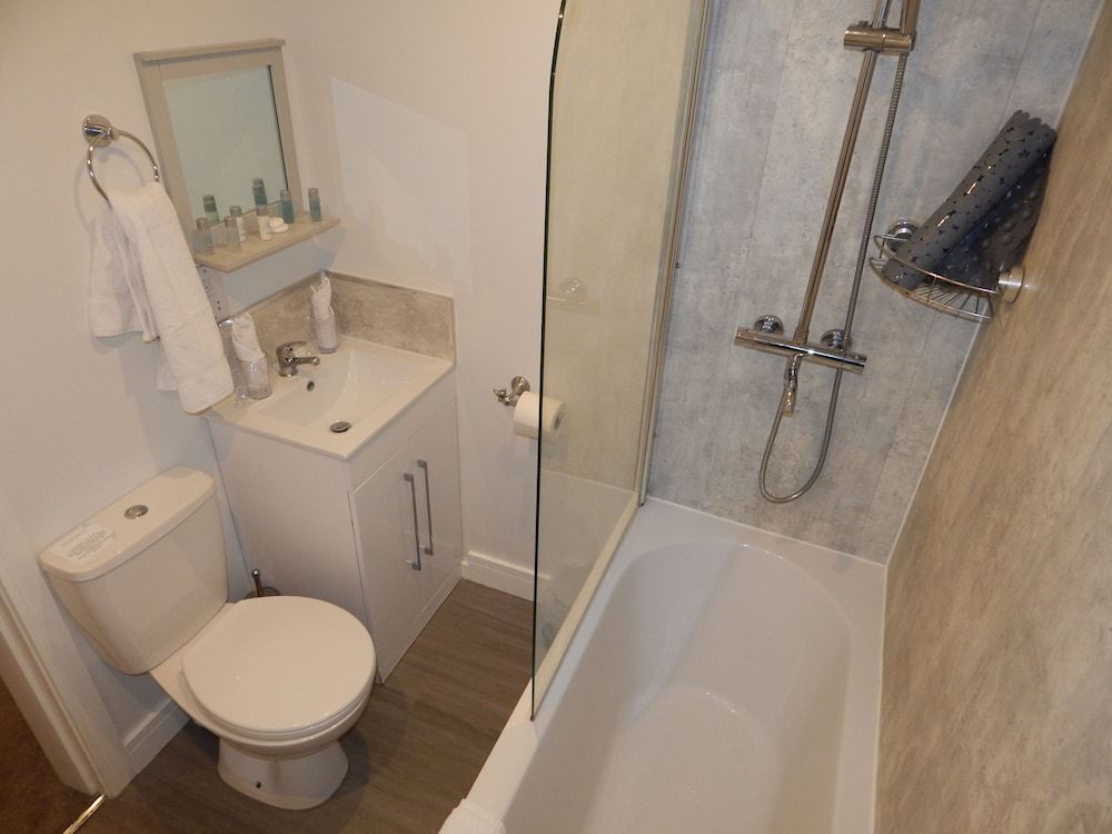 The Saxon Inn Deluxe Triple Room, Multiple Beds 3