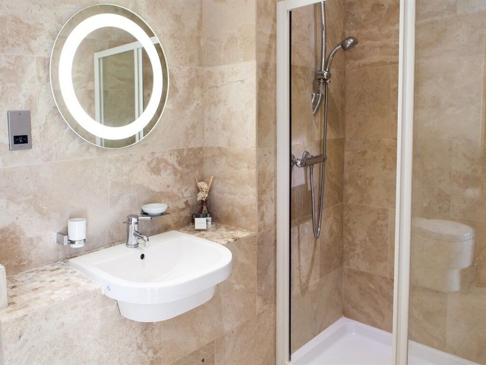 Birch House B&B Suite, Ensuite 8