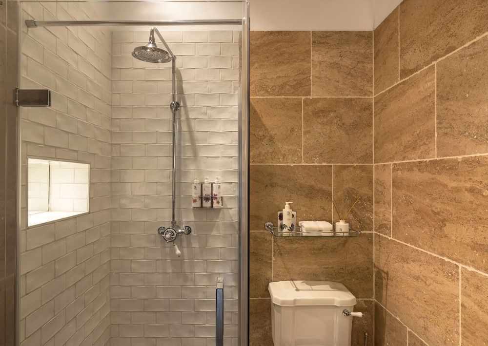 The Royal Oak Tetbury Double Room 3