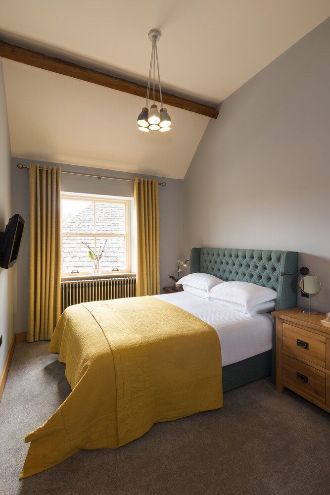 The Royal Oak Tetbury Standard Double Room