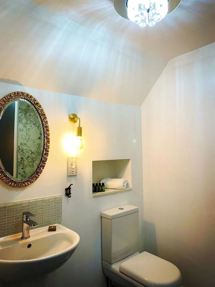 Chapter 1 Hotels Comfort Double Room, Ensuite, City View 4