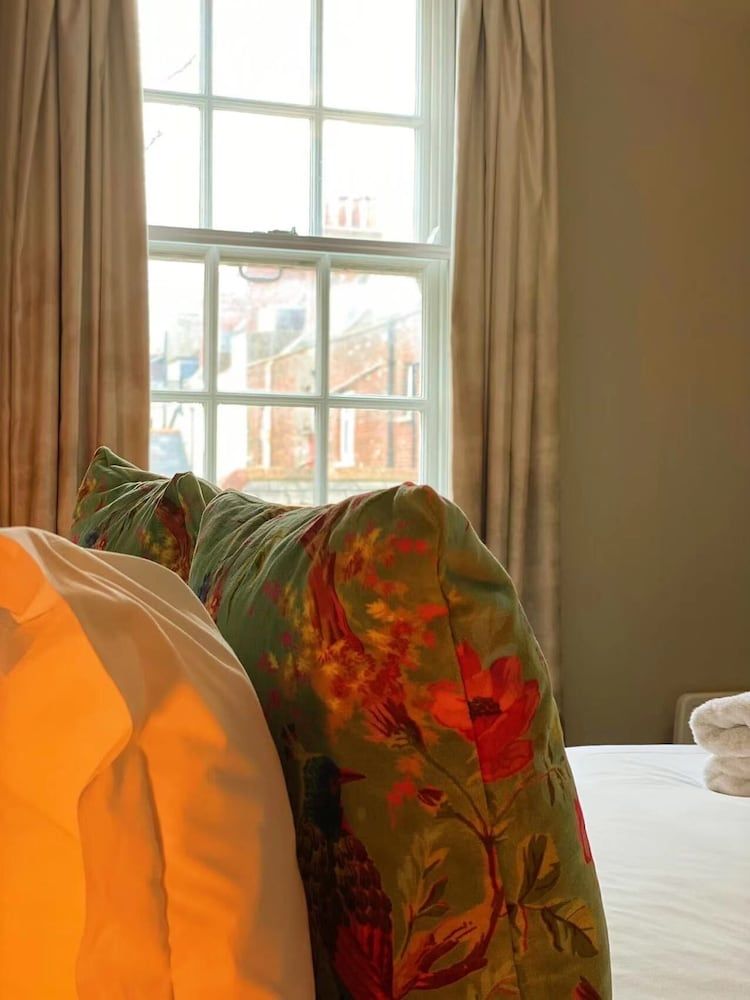 Chapter 1 Hotels Comfort Double Room, Ensuite, City View 6